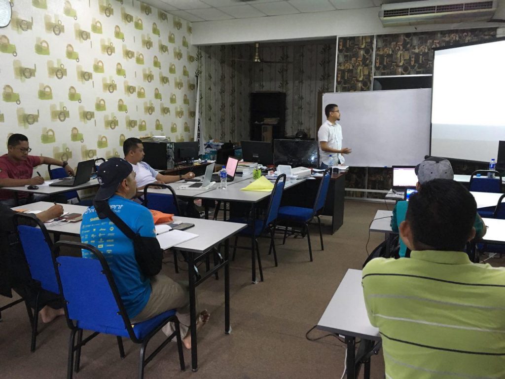 elyas amir kelas saham