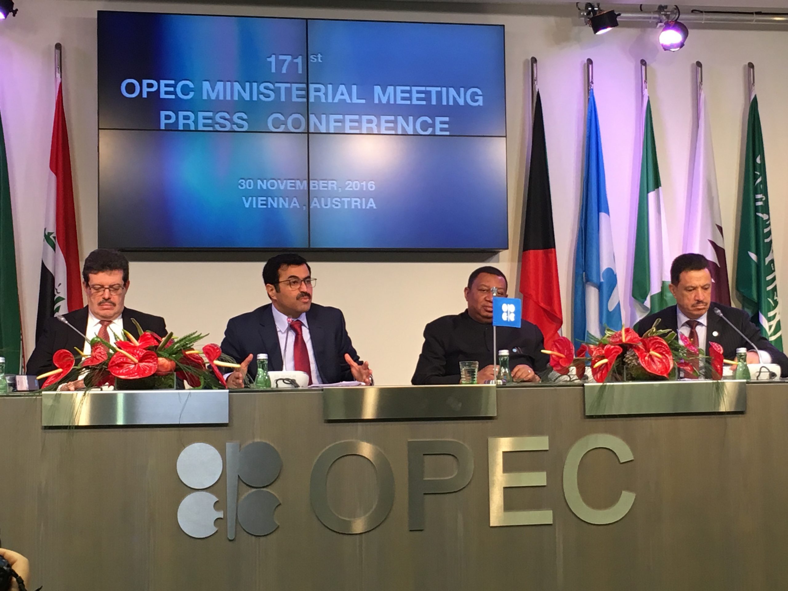 OPEC Meeting Delay, Harga Minyak Jatuh Pada Peningkatan Stok AS.
