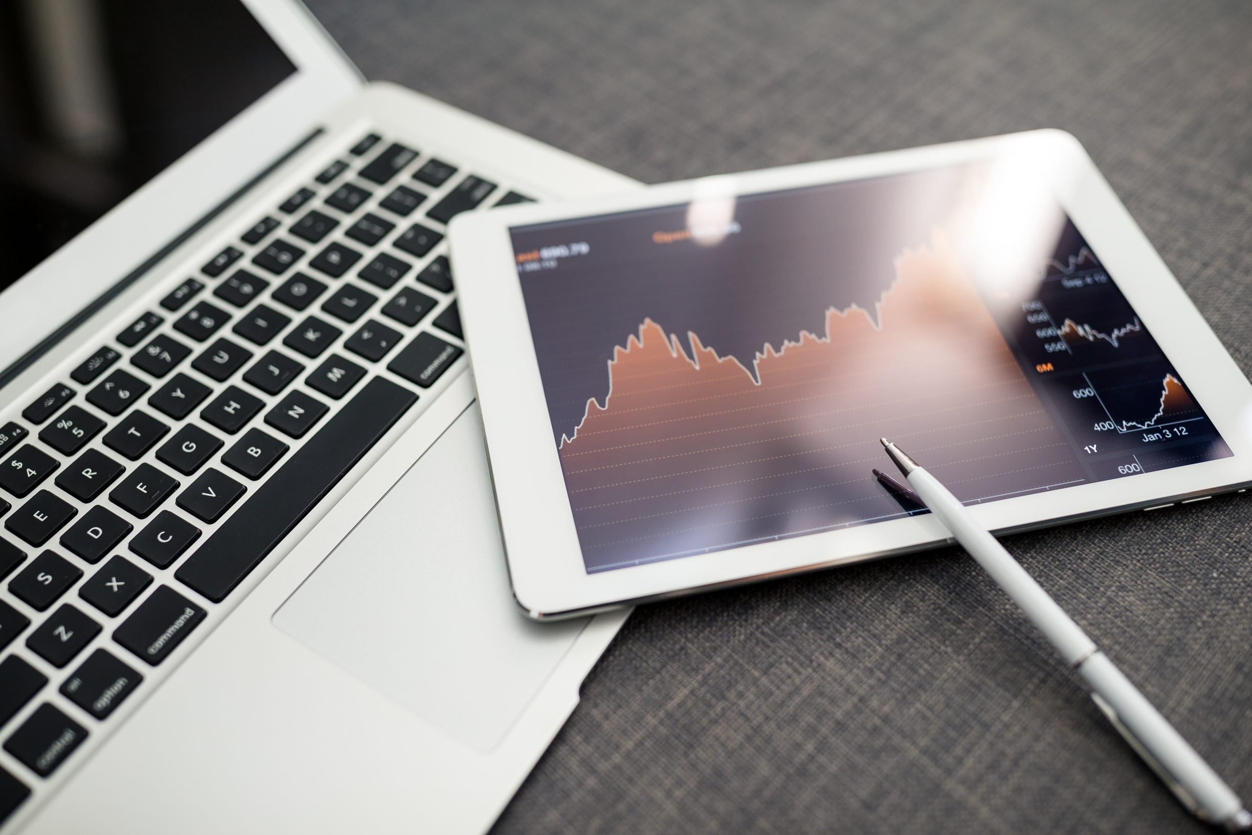 Similarities and Differences Between NYSE, NASDAQ, and AMEX