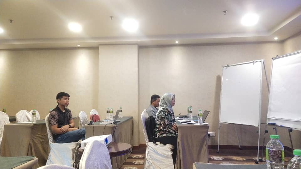 Dalam bilik seminar di Hotel Bangi Golf Resort